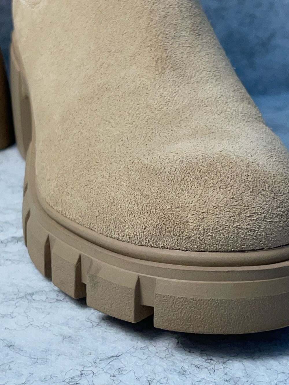 Size 7.5 Steve Madden Tan Suede Lug Sole Chelsea Ankle Boots - Picture 10 of 12